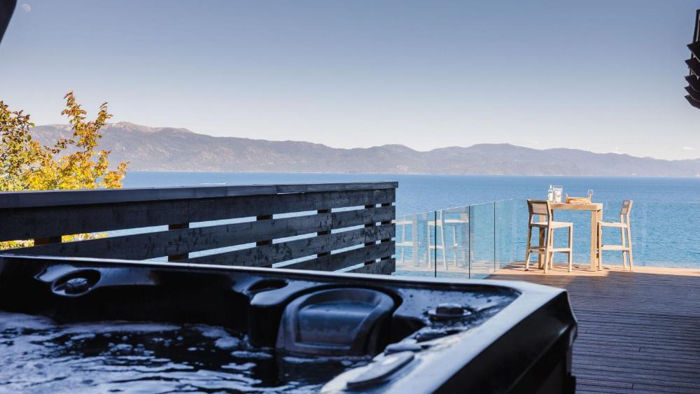 Lakeview by AvantStay Private Waterfront Cabin on Lake Tahoe w Hot Tub Views